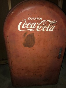 lot 139 image: Vintage Coca-Cola Cooler