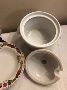 lot 143 image: Campbells Garden Fresh Tureen and 4 Bowls