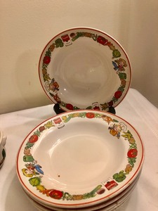 lot 155 image: Soup Carafe with 2 Soup Bowls with Lids and 6 Bowls