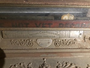 lot 182 image: Vintage Cash Register