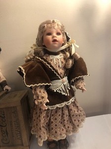 lot 162 image: Coca-Cola Limited Edition Heirloom Collection Dolls