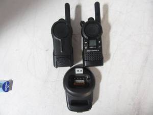 lot 100 image: 2 Motorola 2-Way radios with charger