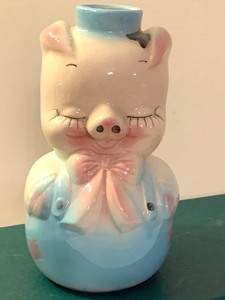 lot 11 image: Anthropomorphic Vintage Pig Syrup Pitcher  (Hull Leeds Pottery)