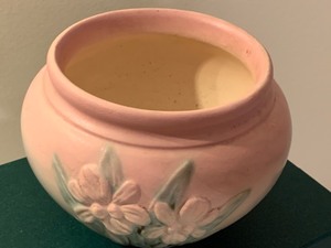 lot 17 image: Vintage Pottery Vase