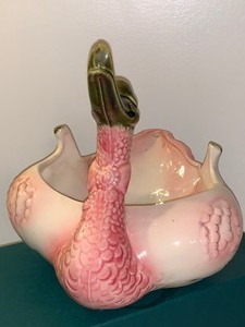 lot 18 image: Hull Swan Planter  (69)