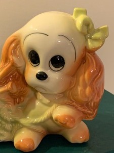 lot 29 image: Vintage Adorable Puppy Hull Planter (88)