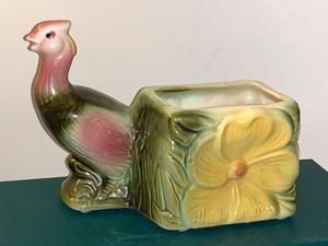 lot 26 image: Vintage Hull Pheasant Planter (61)