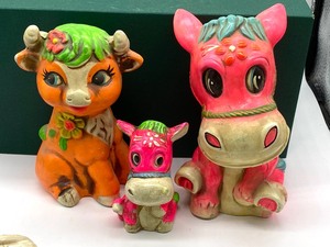 lot 48 image: Fun Fun Vintage Banks