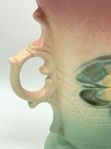 lot 64 image: Three Pieces Vintage Hull Pottery