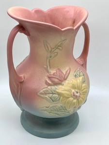 lot 86 image: Vintage Hull Pottery Vase w Handles