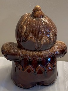 lot 87 image: Hull Gingerbread Man Cookie Jar