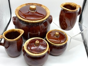 lot 94 image: Nine Pieces of Vintage Pottery