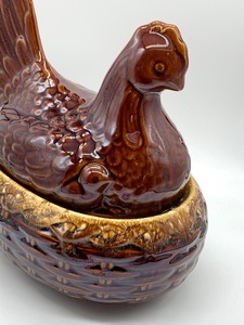 lot 96 image: Hull Covered Chicken Dish and Bowl w Spout