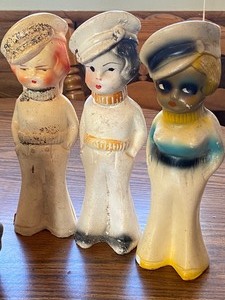 lot 52 image: Six Vintage Chalkware Figurines