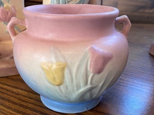 lot 55 image: Hull Pottery Items