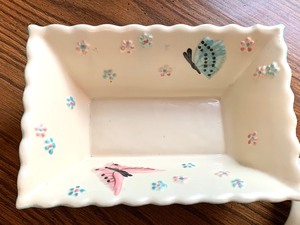 lot 99 image: Vintage Hull Butterfly Design Pottery
