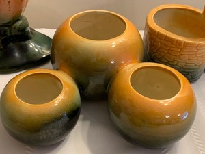 lot 59 image: Six Pieces Hull Pottery
