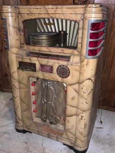 lot 102 image: Vintage Wurlitzer Juke Box Model 412