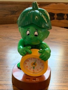 lot 100 image: Two Character Clocks- Pillsbury Doughboy and Green Giant Sprout