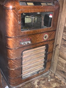 lot 109 image: Wurlitzer Vintage Simplix Juke Box