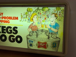 lot 110 image: Vintage Miller High Life Light Up Sign - Kegs to Go -RARE