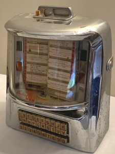 lot 121 image: Seeburg 100 Wall-O-Matic Record Jukebox