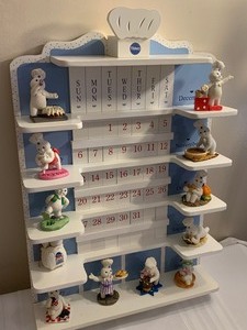 lot 119 image: Pillsbury Decorative Perpetual Calendar wFigurines