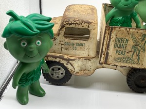 lot 153 image: Vintage Tonka Green Giant Truck and Lil Sprout Figurines