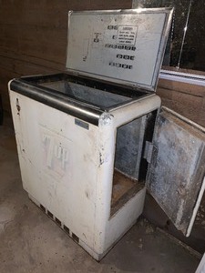 lot 175 image: Vintage 7-Up Chest Cooler