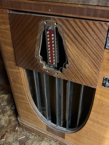 lot 108 image: Vintage Rock-Ola Juke Box