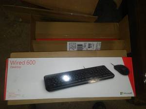 NEW Microsoft Keyboard and Mouse (5) in case