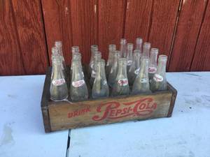 lot 2 image: Pepsi-Cola Wooden Crate with Bottles