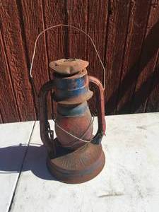 lot 16 image: Dietz Barn Lantern