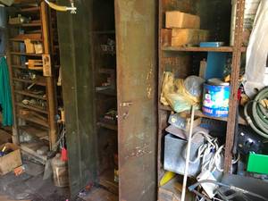lot 28 image: Lot of Garage Items