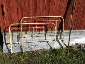 lot 35 image: Vintage Iron Bedframe with Rails