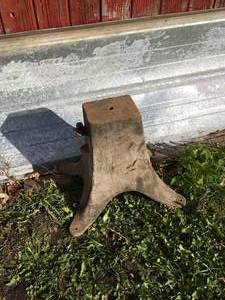 lot 38 image: Metal Stand
