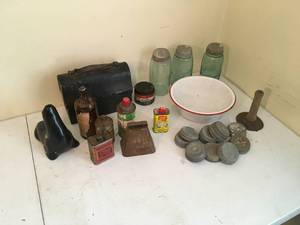 lot 106 image: Collection of Antique Dcor