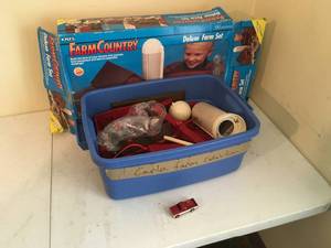 lot 113 image: Ertl Farm Country Set