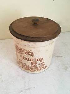 lot 116 image: 1 Gallon Cookie Crock with Lid