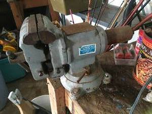 lot 142 image: 5 Inch Bench Vice