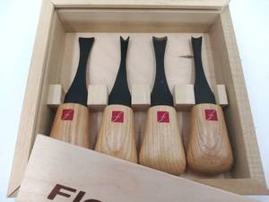lot 006 image: Flexcut FR604 Mini-Palm Four Piece Set with Wood Handle Carving Tools