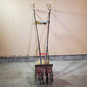 lot 007 image: Gas Powered Mantis RototillerCultivator
