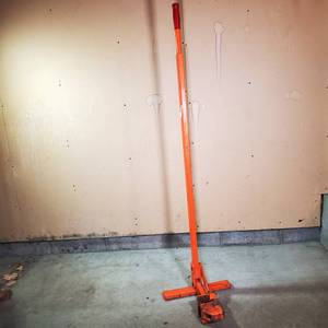 lot 009 image: Weed Wrench Woody plant puller