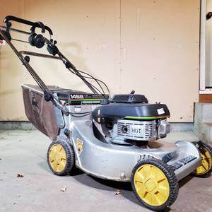 lot 013 image: John Deere 14sb Walk Behind Mower with Ear Muffs and 21inch Blade Clutch