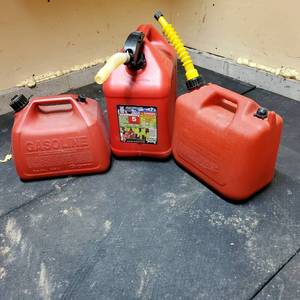 lot 025 image: 3 Gas Canisters