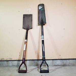 lot 029 image: Spade & Shovel