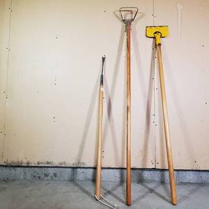 lot 031 image: Union Hulahoe, Dandilion Weeder and Yo-ho Scraper