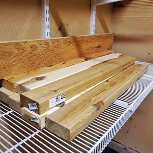 lot 033 image: Carpenters wood & finishing wood