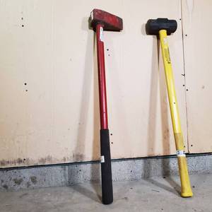 lot 049 image: Sledge hammer and a Wood Splitter