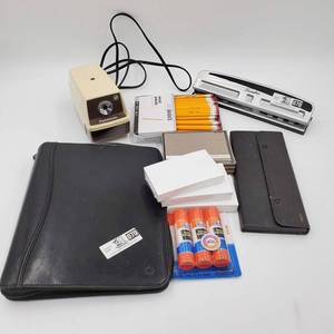 lot 070 image: Assorted Office Supplies